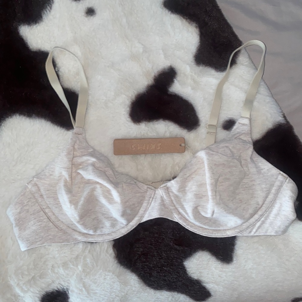 Skims tshirt bra